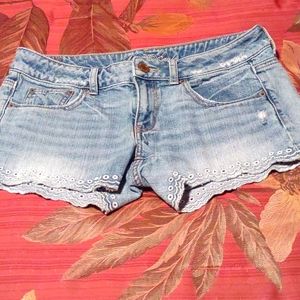 Scalloped trim jean shorts